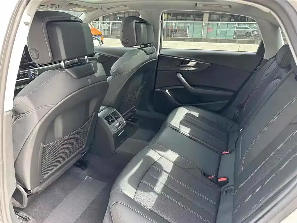 Audi A4L 2021 из CN, фото 5