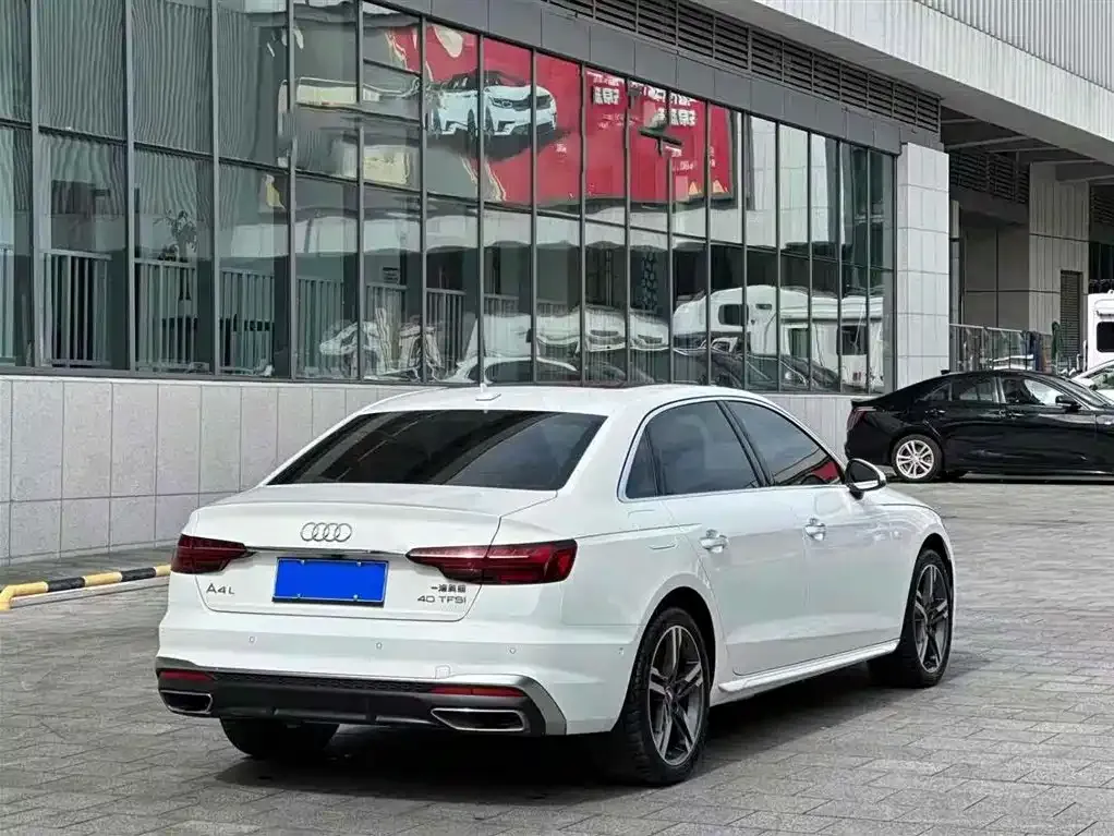 Audi A4L 2021 из CN, фото 3
