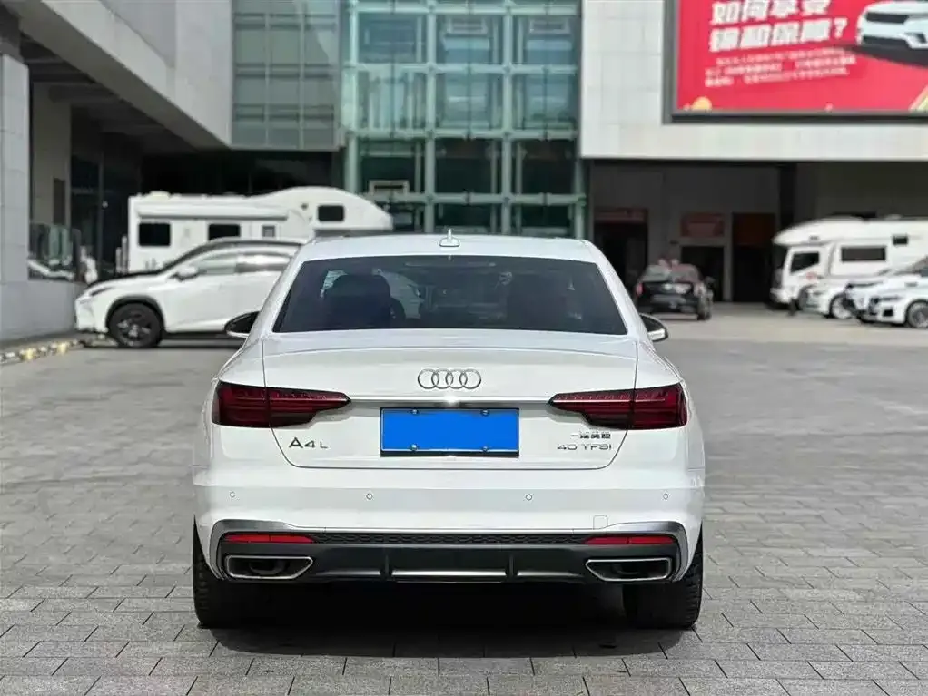 Audi A4L 2021 из CN, фото 2