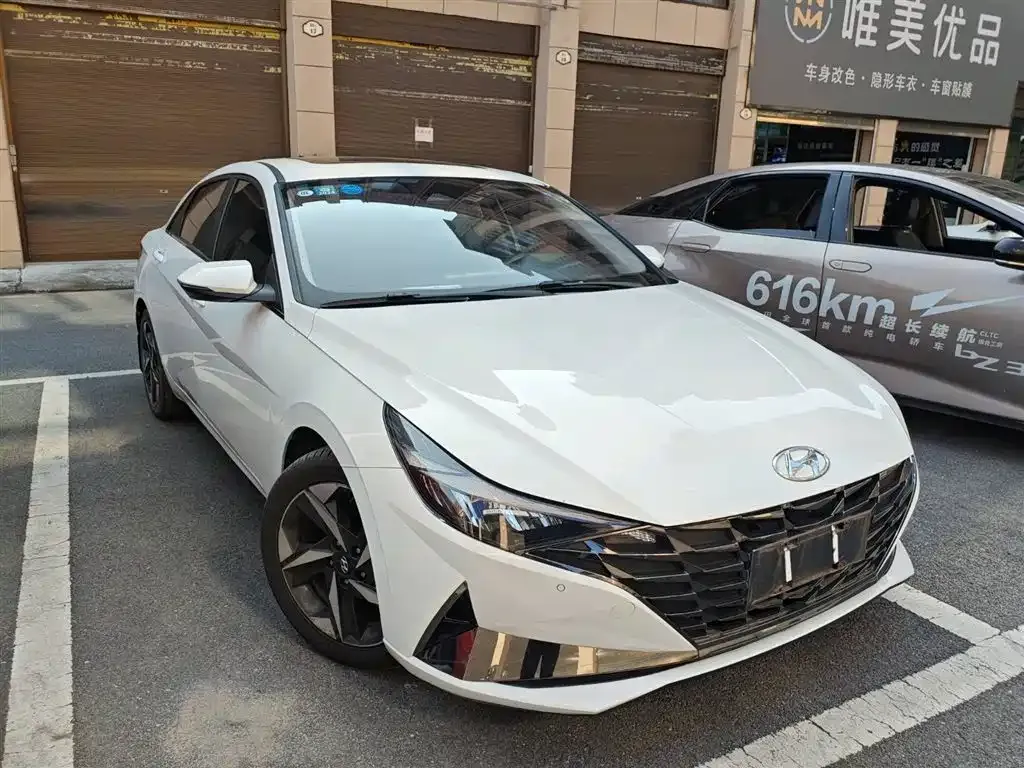 Hyundai Elantra — фото 3