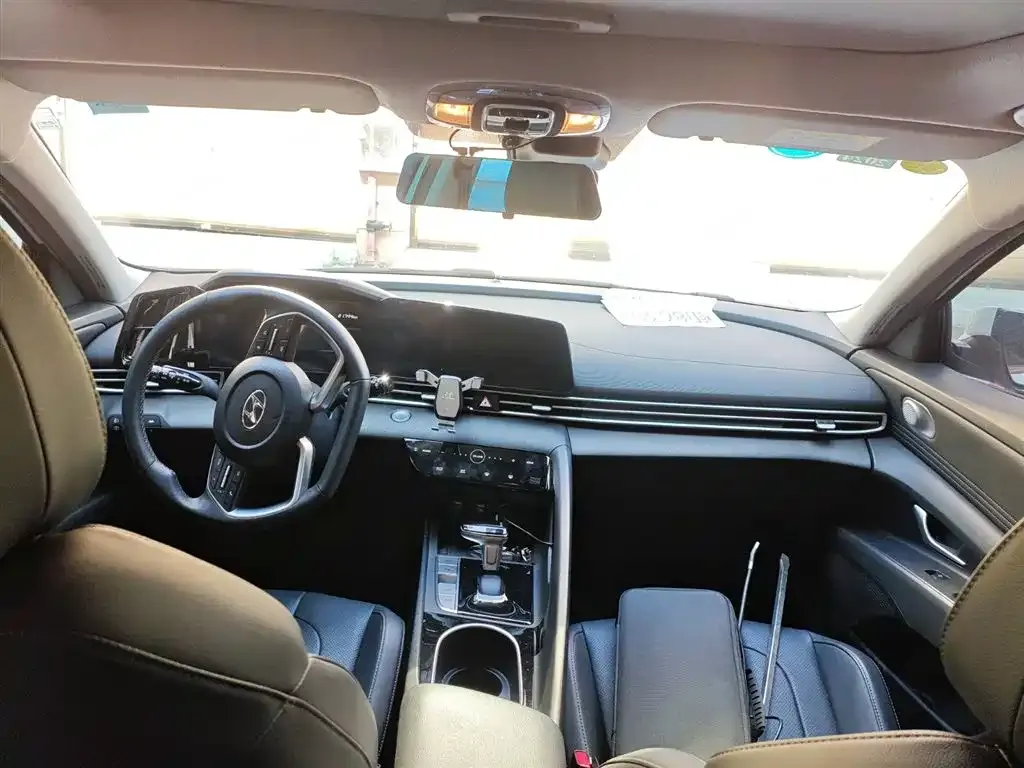 Hyundai Elantra — фото 8