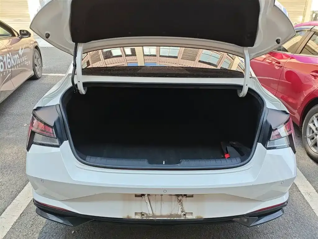 Hyundai Elantra — фото 9