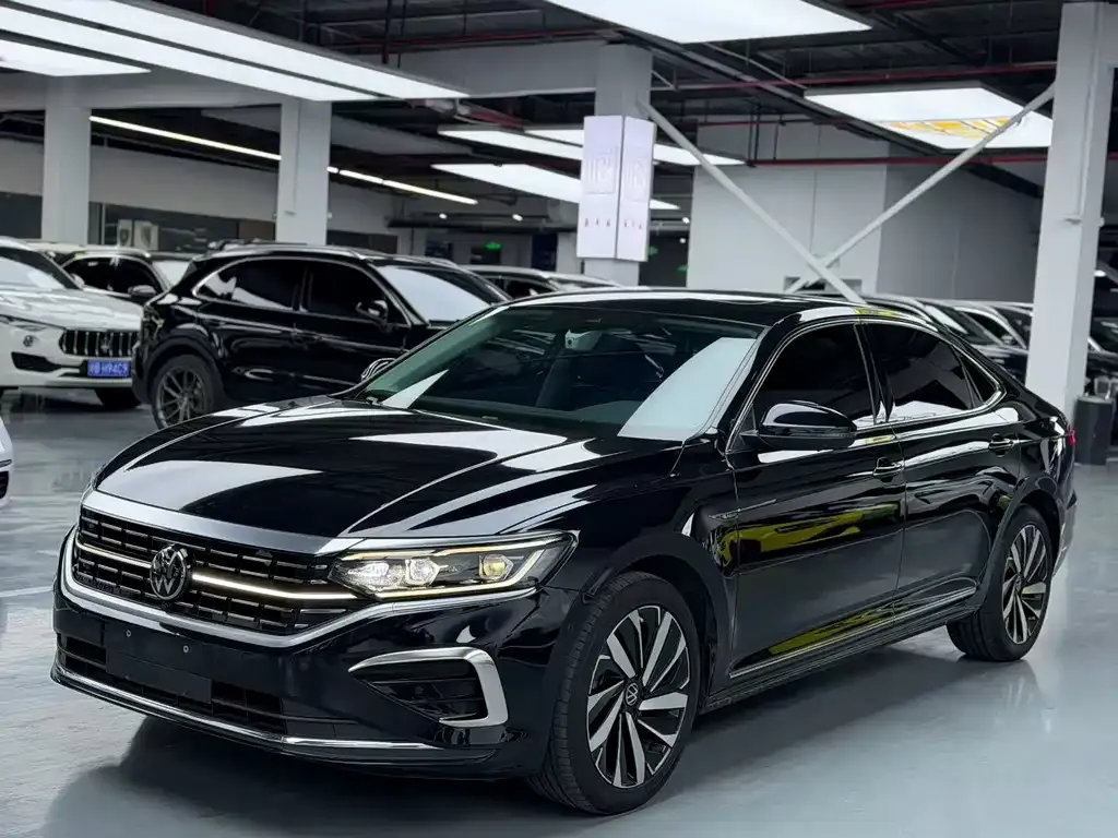 Volkswagen Passat — фото 1