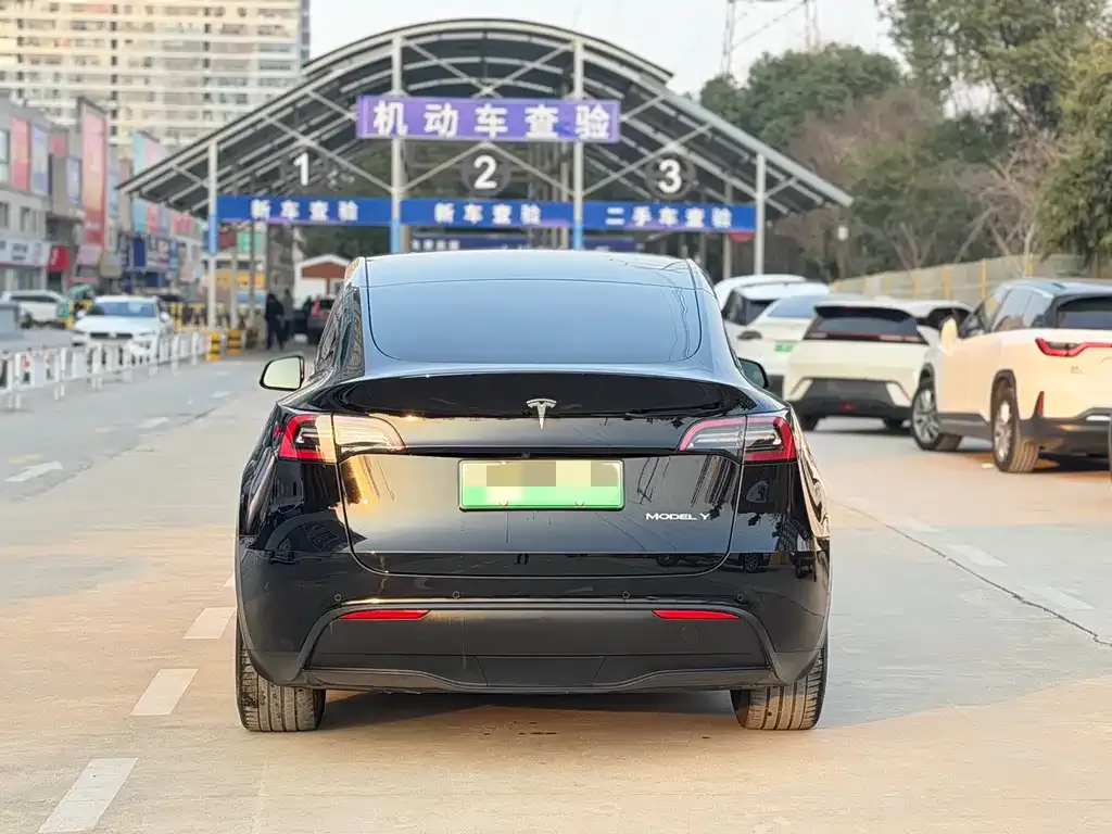 Tesla Model Y — фото 6