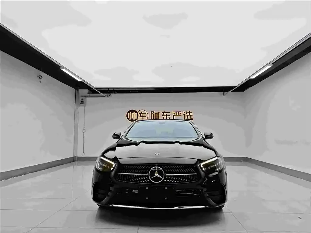 Mercedes-Benz E-Class — фото 1