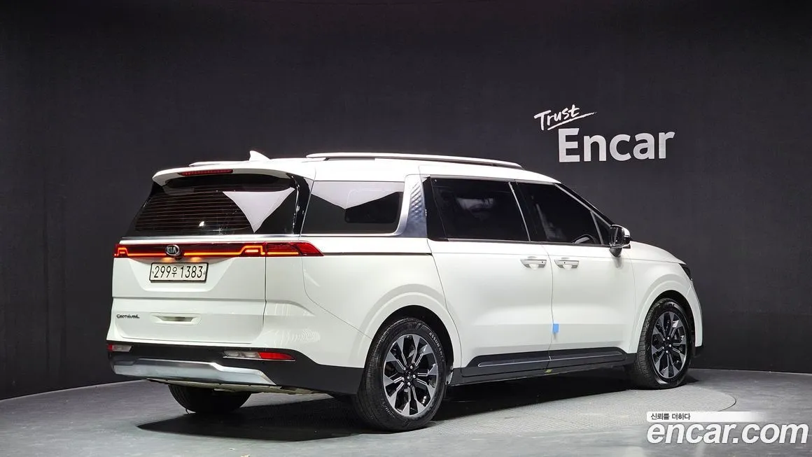 Kia Carnival — фото 5