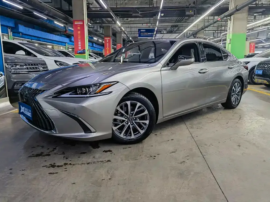 Lexus ES — фото 1