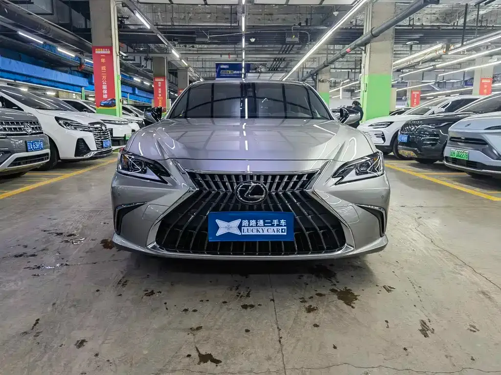 Lexus ES — фото 10