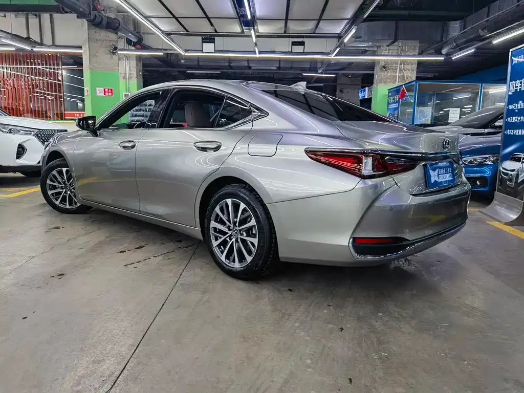 Lexus ES — фото 8