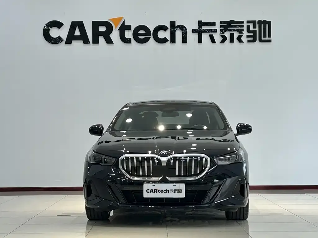 BMW 5 Series 2025 из CN, фото 3
