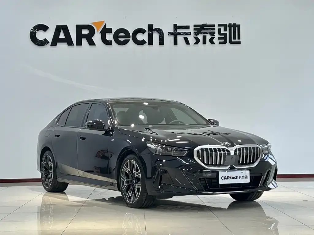 BMW 5 Series 2025 из CN, фото 10