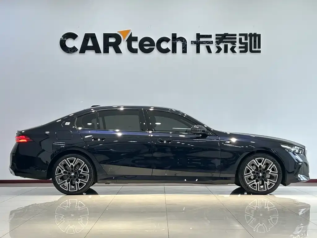 BMW 5 Series 2025 из CN, фото 7
