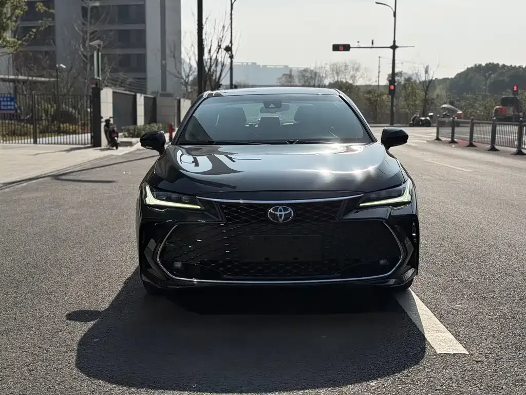 Toyota Avalon 2022 из CN, фото 2