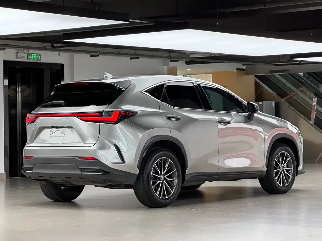 Lexus NX — фото 4