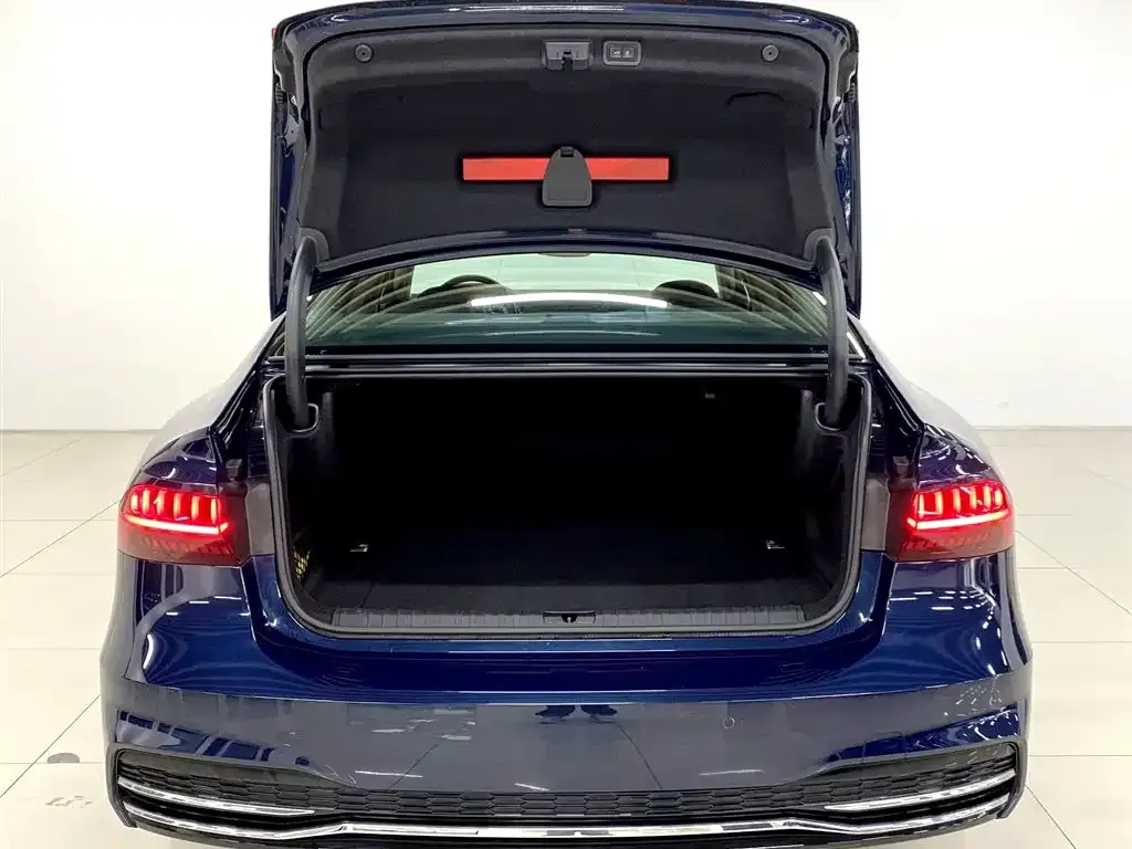 Audi A7L 2023 из CN, фото 10