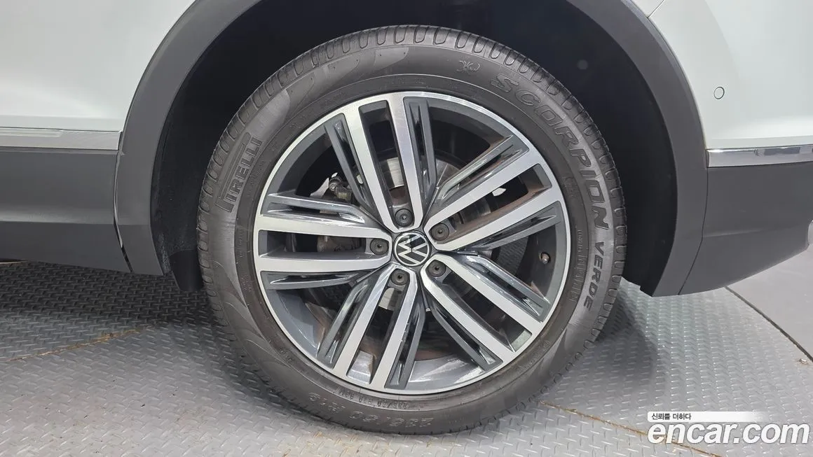 Volkswagen Tiguan — фото 4