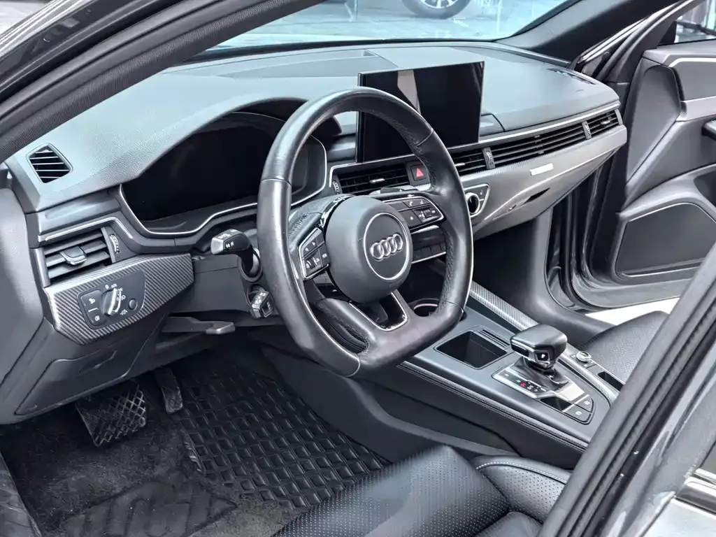 Audi A4L 2022 из CN, фото 4