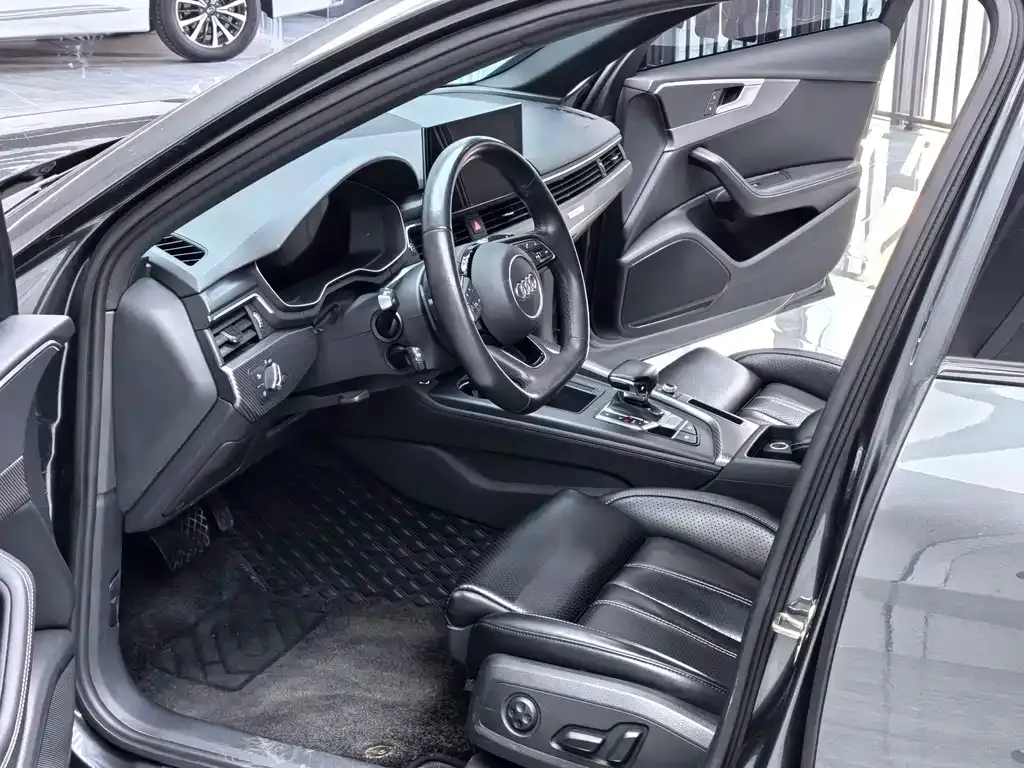 Audi A4L 2022 из CN, фото 5