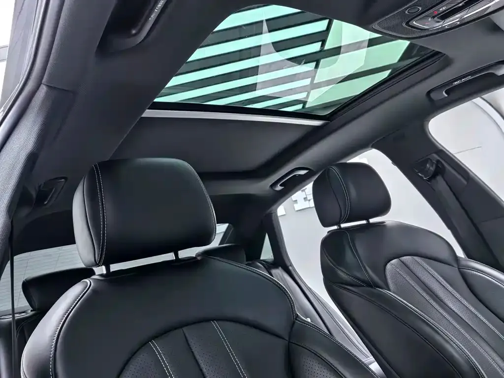 Audi A4L 2022 из CN, фото 6