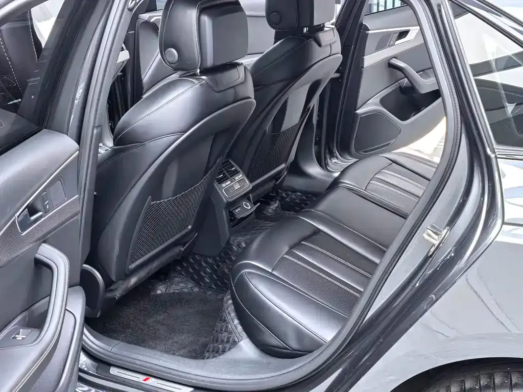 Audi A4L 2022 из CN, фото 7