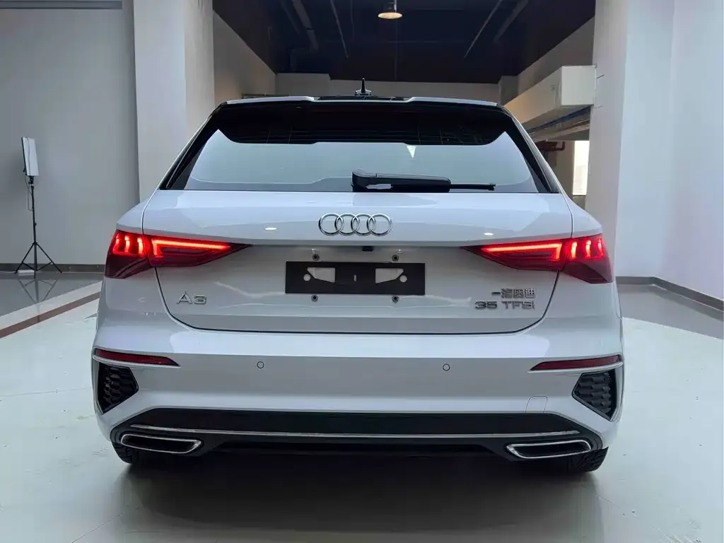 Audi A3 2023 из CN, фото 4