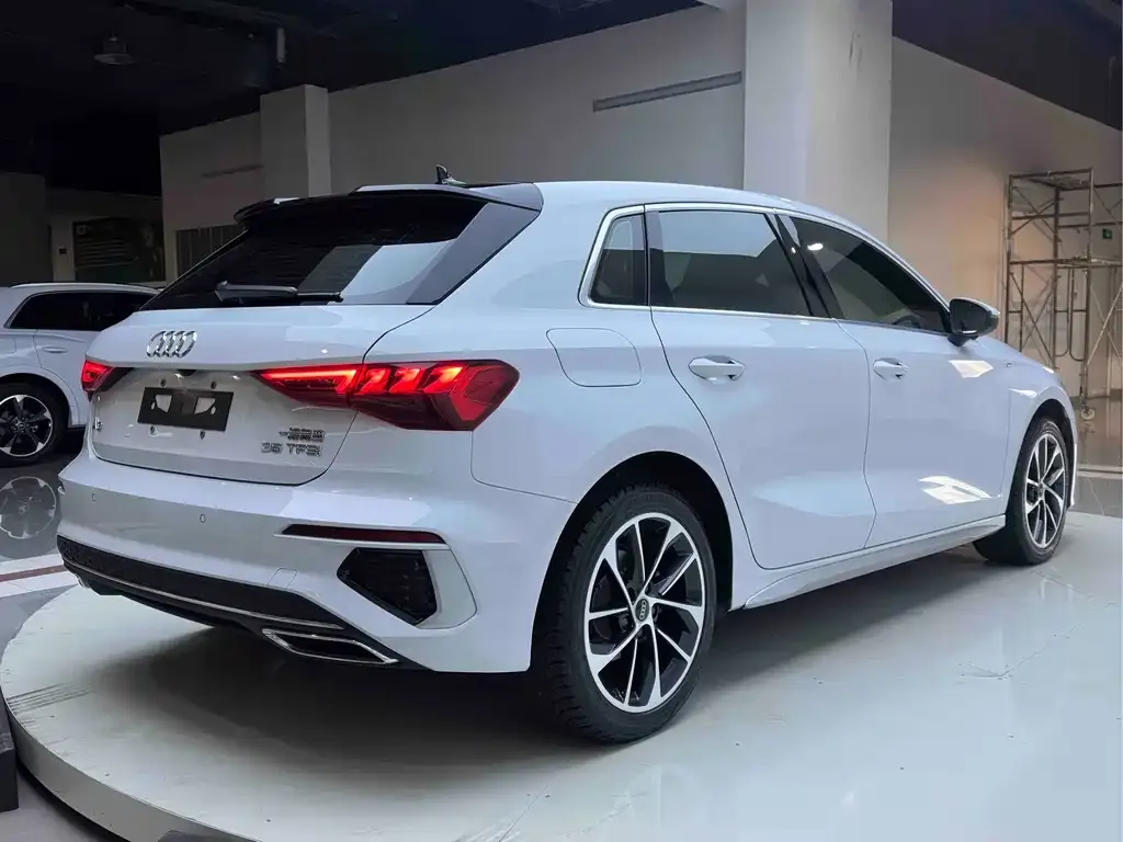 Audi A3 2023 из CN, фото 6