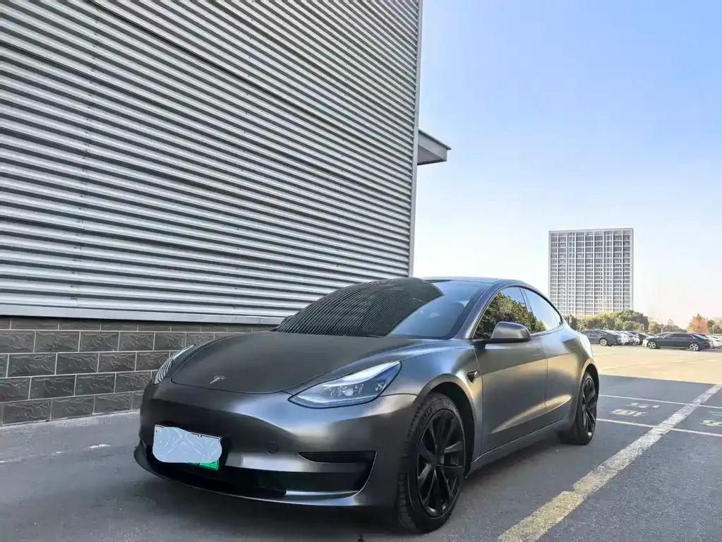 Tesla Model 3 — фото 1