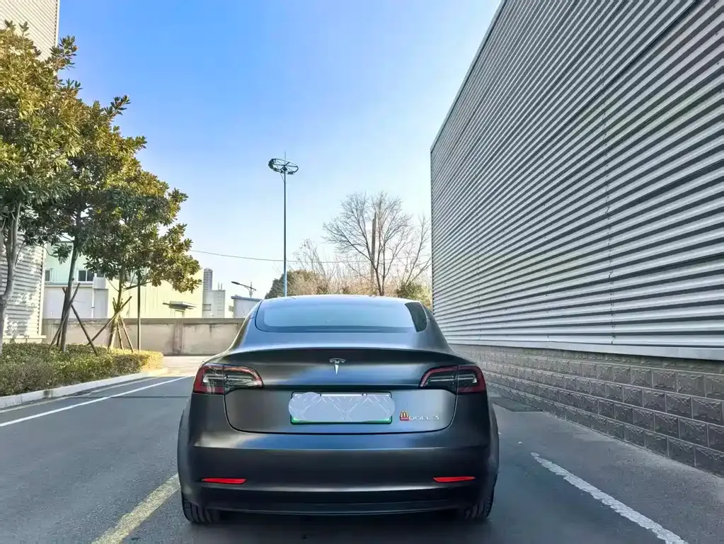 Tesla Model 3 — фото 10