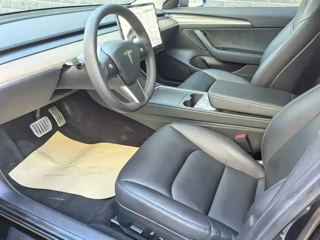 Tesla Model 3 — фото 6