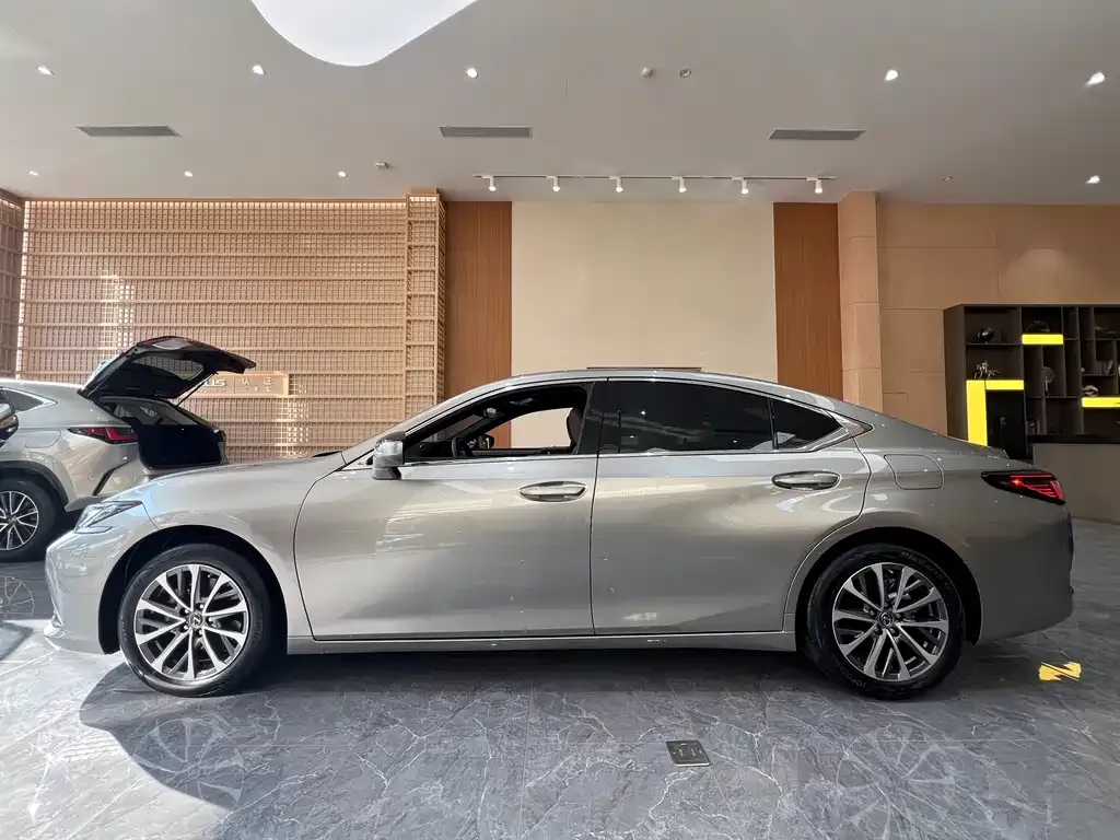 Lexus ES 2025 из CN, фото 2