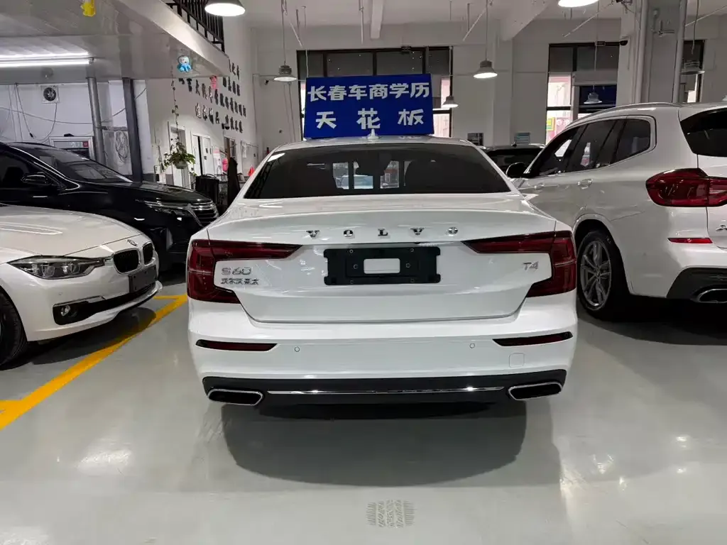 Volvo S60 2021 из CN, фото 4