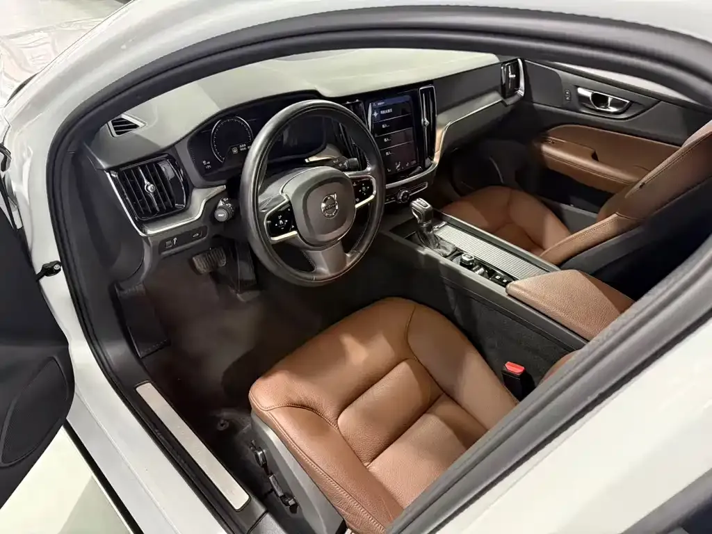 Volvo S60 2021 из CN, фото 7