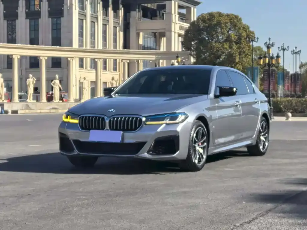BMW 5 Series — фото 1