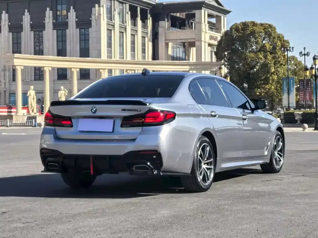 BMW 5 Series — фото 9