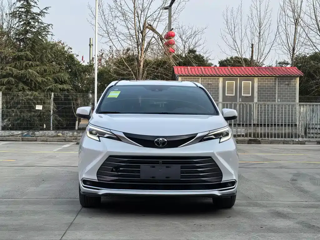 Toyota Sienna — фото 7