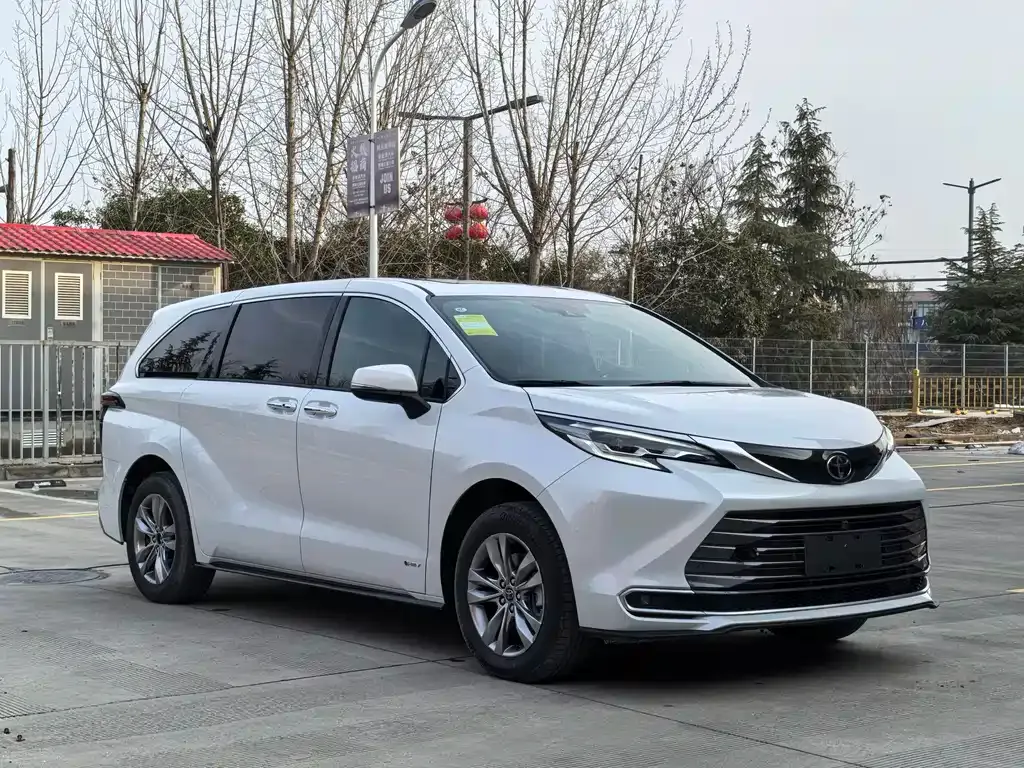 Toyota Sienna — фото 10