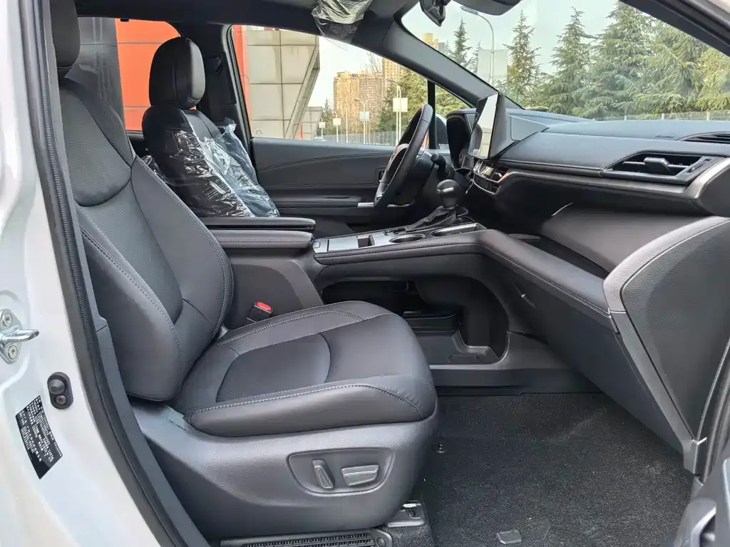 Toyota Sienna — фото 4