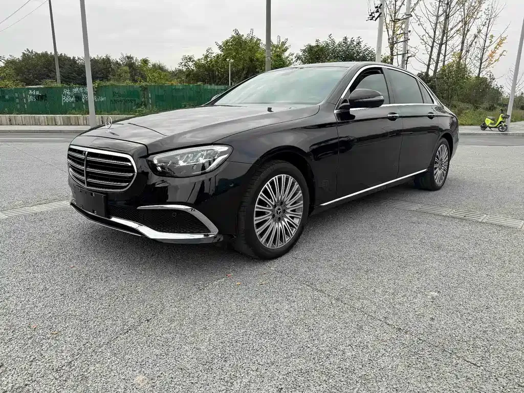 Mercedes-Benz E-Class — фото 1