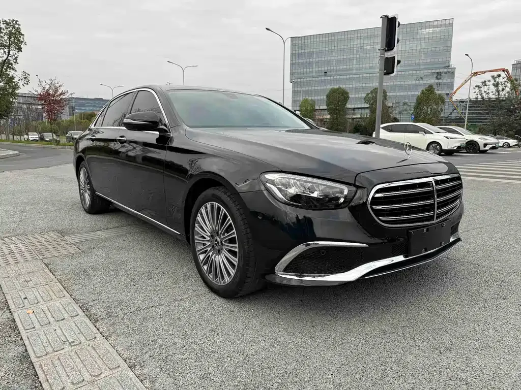 Mercedes-Benz E-Class — фото 10