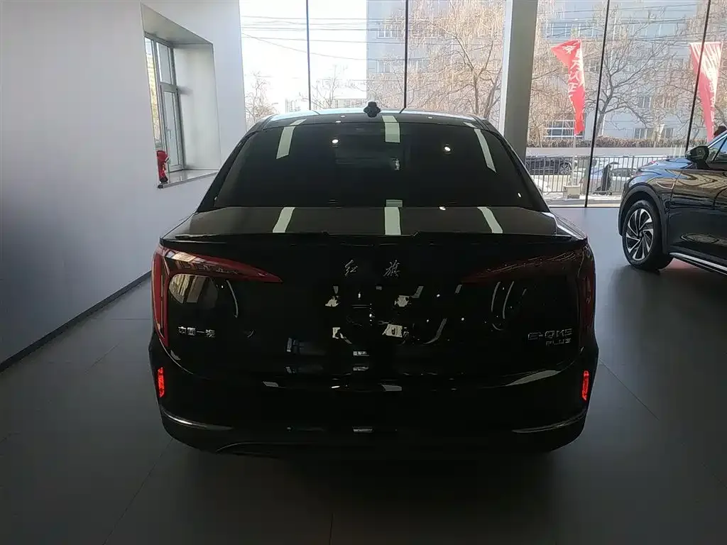 Hongqi E-QM5 — фото 10