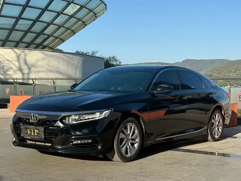 Honda Accord — фото 1