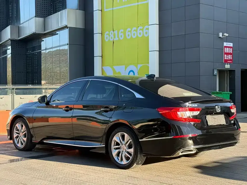 Honda Accord — фото 7