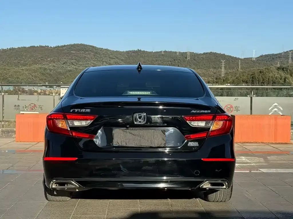 Honda Accord — фото 8
