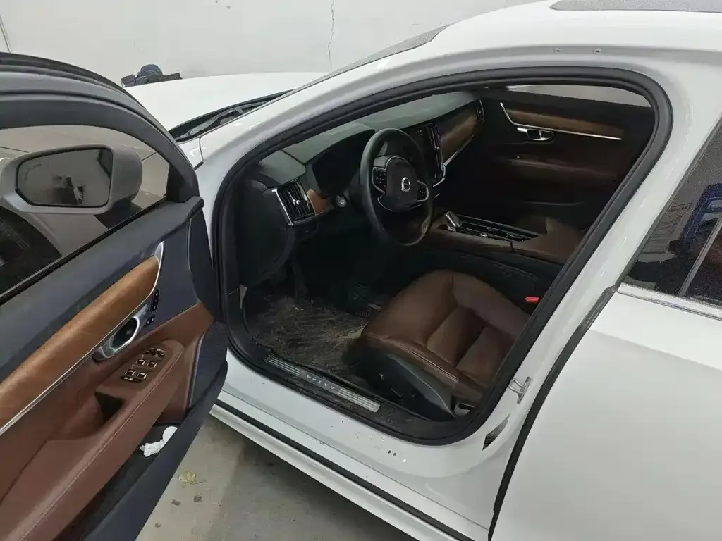 Volvo S90 2023 из CN, фото 3