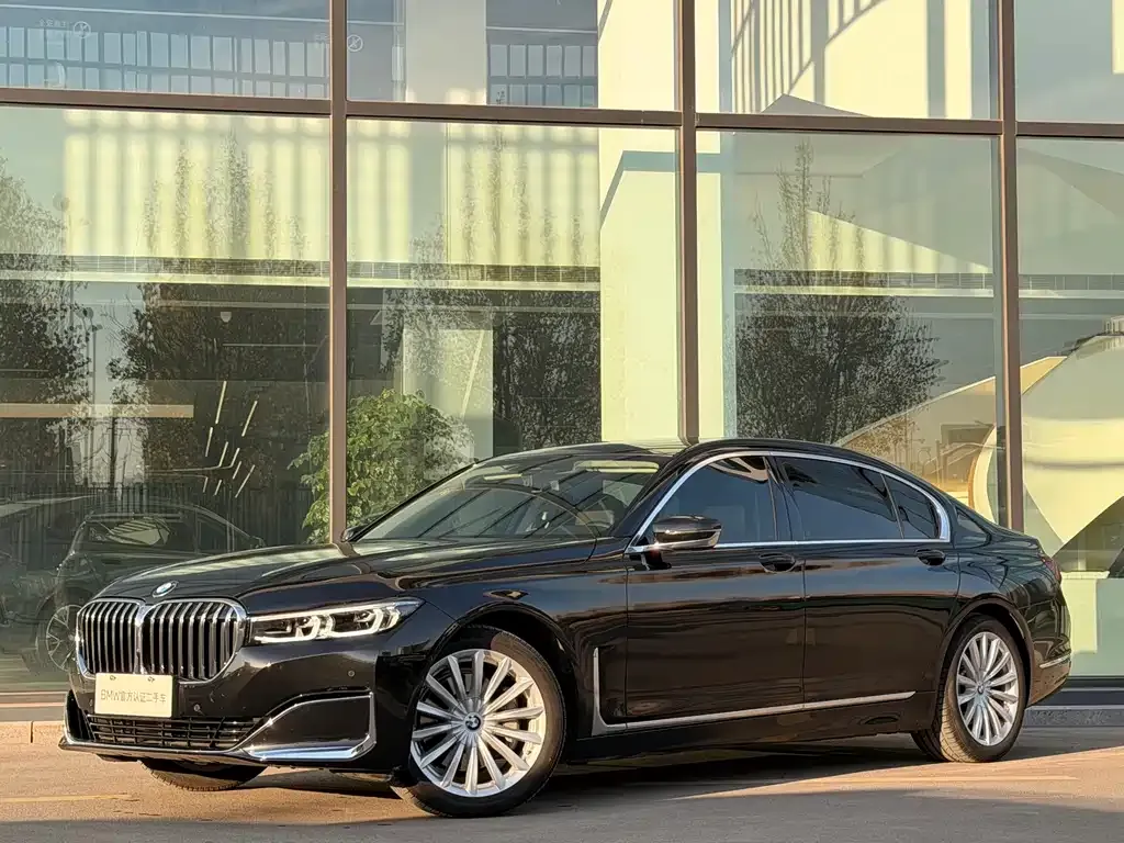 BMW 7 Series — фото 1