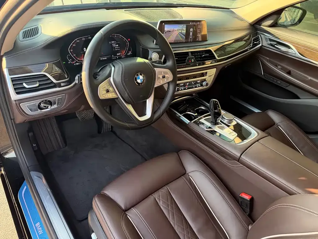 BMW 7 Series — фото 10