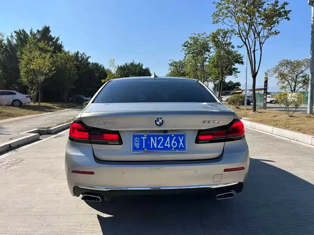 BMW 5 Series — фото 10