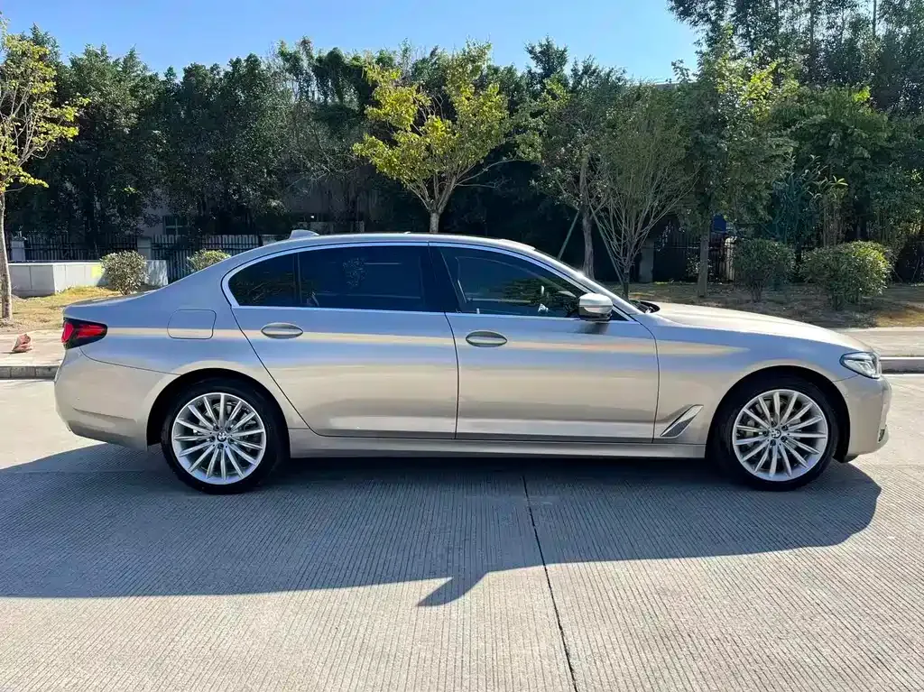 BMW 5 Series — фото 9