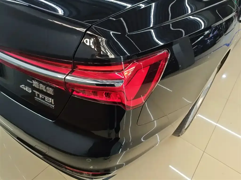 Audi A6L 2023 из CN, фото 2