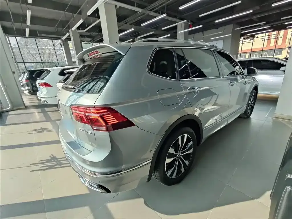 Volkswagen Tiguan L 2023 из CN, фото 8